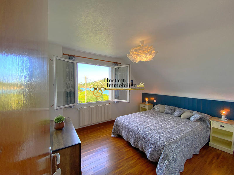 Maison - 205 m² - 9 pièces