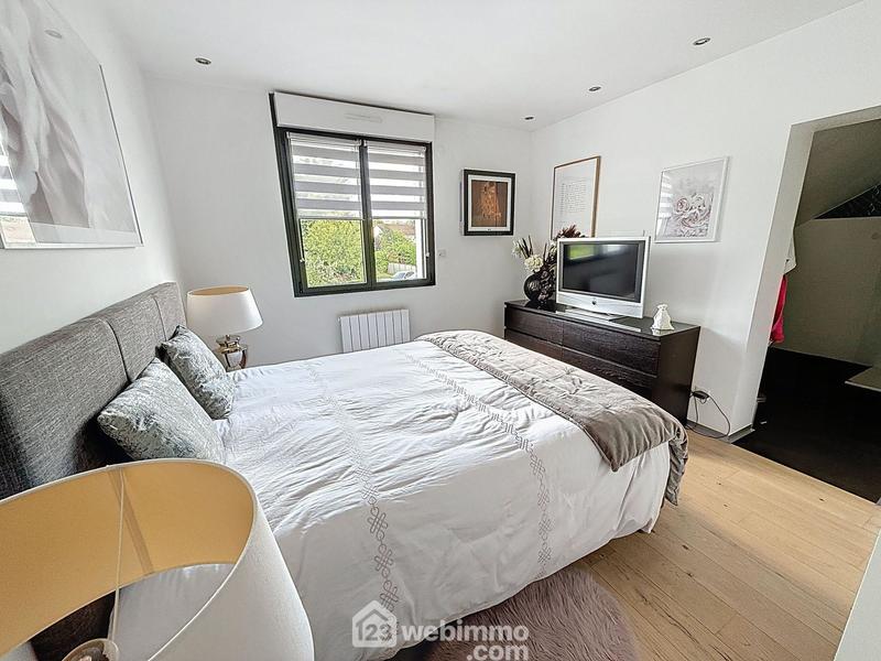 Maison - 230 m² - 7 pièces