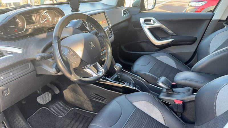 Peugeot 2008 1.2 PureTech 110 Eat6 Signature