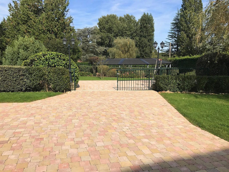 Maison - 470 m² - 12 pièces