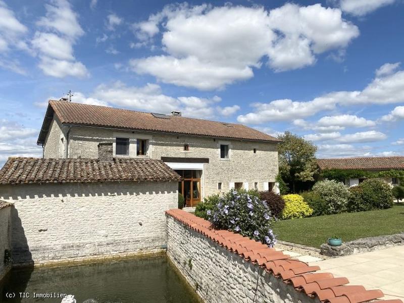 Maison - 252 m² - 5 pièces