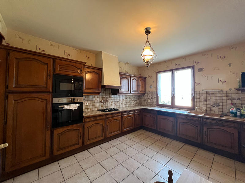 Maison - 214 m² - 7 pièces