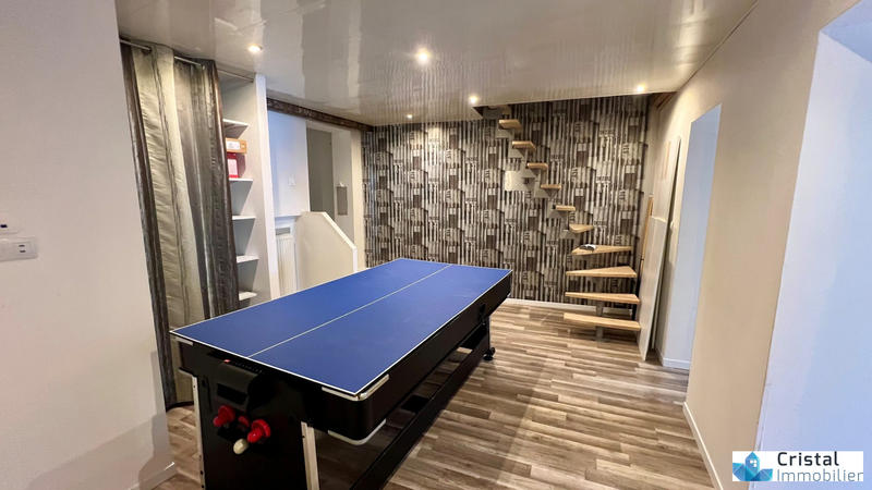 Maison - 172 m² - 9 pièces