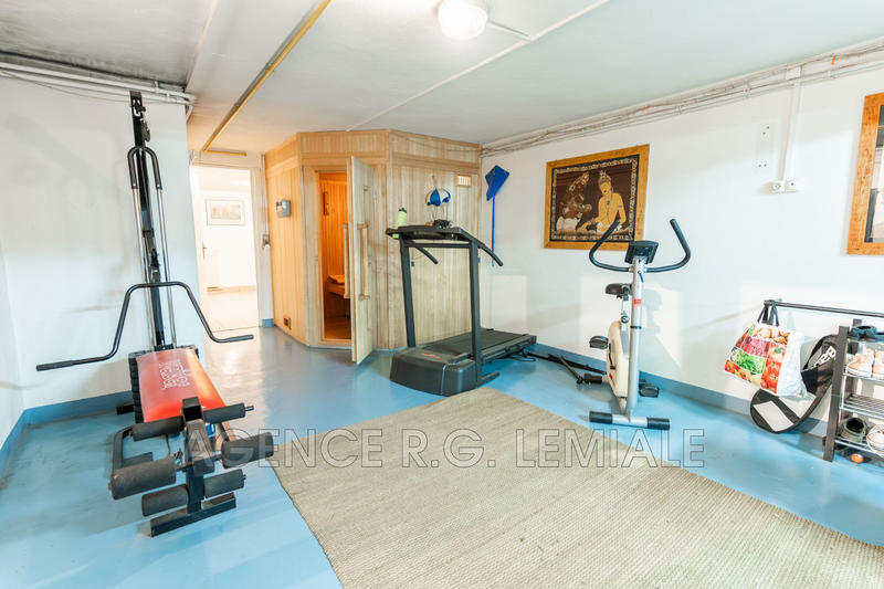 Maison - 180 m² - 7 pièces