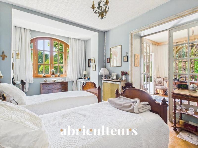 Appartement ancien - 165 m² - 6 pièces