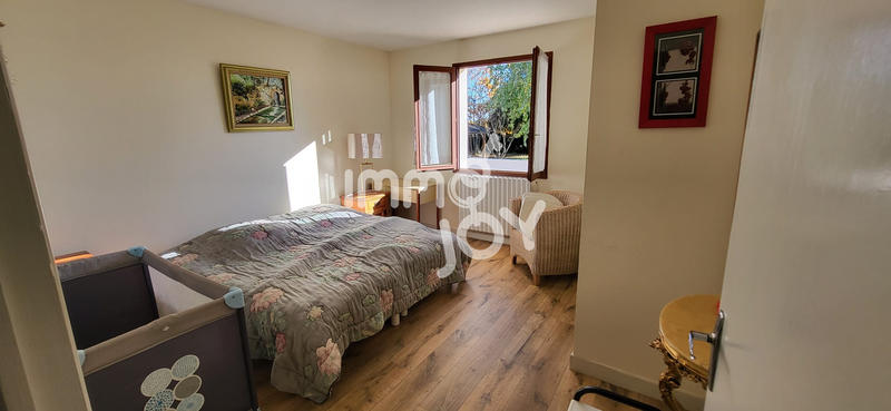 Maison - 180 m² - 5 pièces