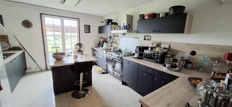 Maison traditionnelle - 185 m² - 10 pièces