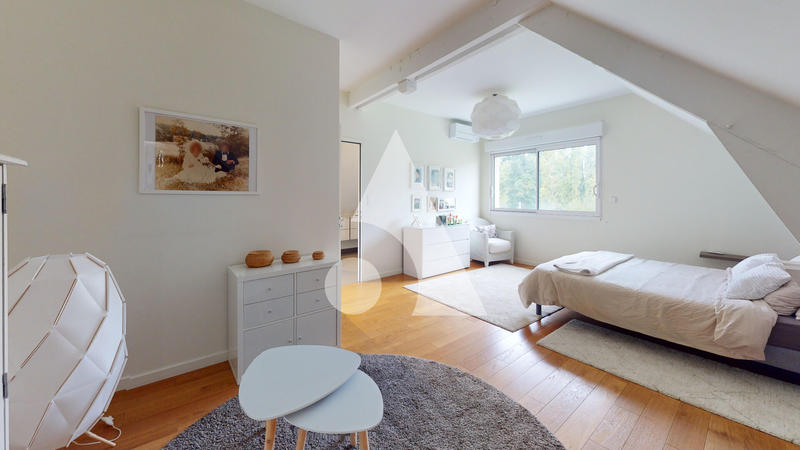 Maison - 270 m² - 8 pièces