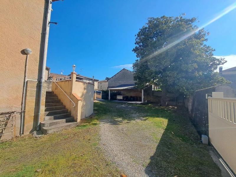 Maison - 230 m² - 8 pièces