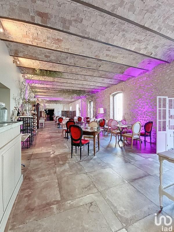 Local commercial - 2 100 m²