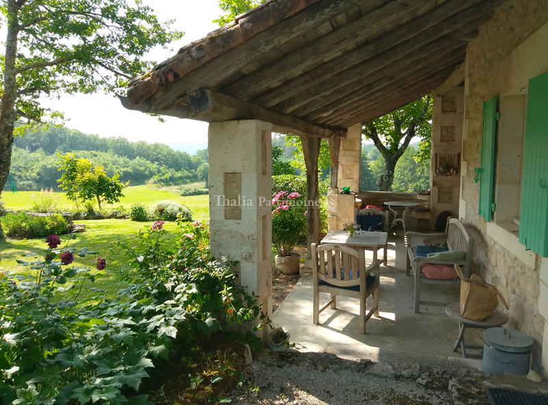 Maison - 240 m² - 9 pièces