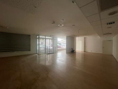 Local commercial - 400 m² - 14 pièces