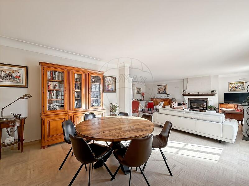 Maison bourgeoise - 211 m² - 4 pièces