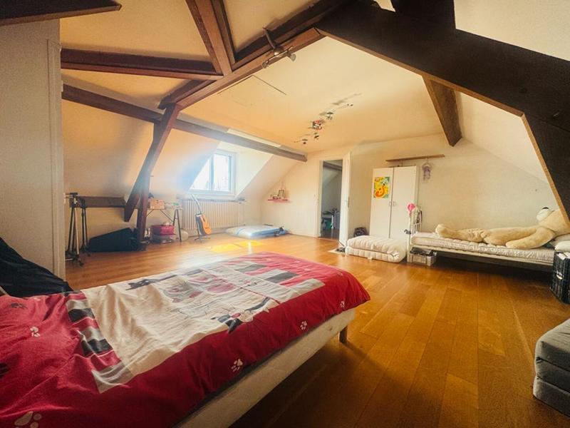 Maison - 233 m² - 6 pièces