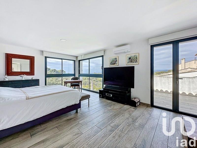 Maison - 247 m² - 7 pièces