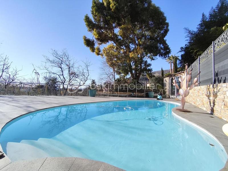 Villa - 264 m² - 7 pièces