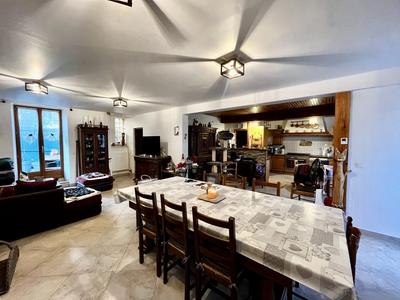 Maison - 200 m² - 6 pièces