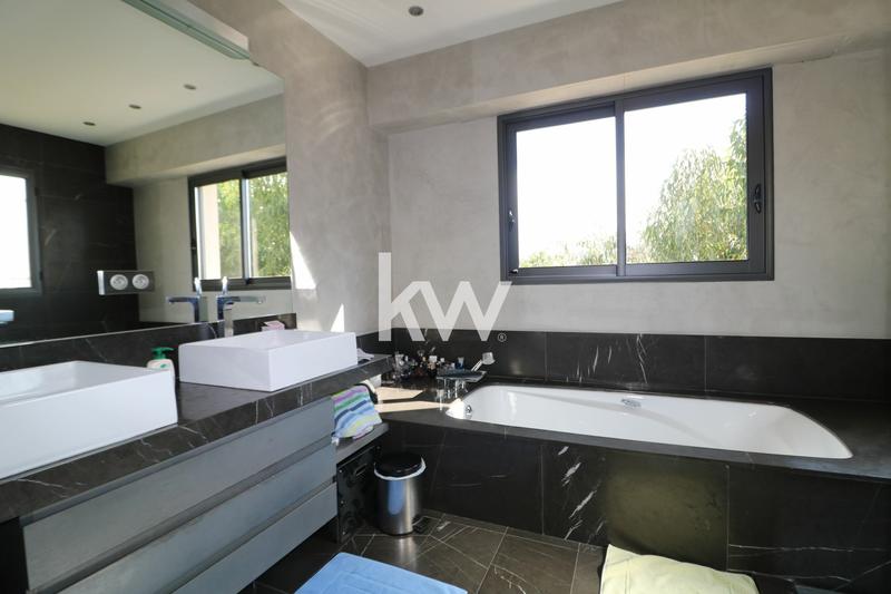 Villa - 360 m² - 7 pièces