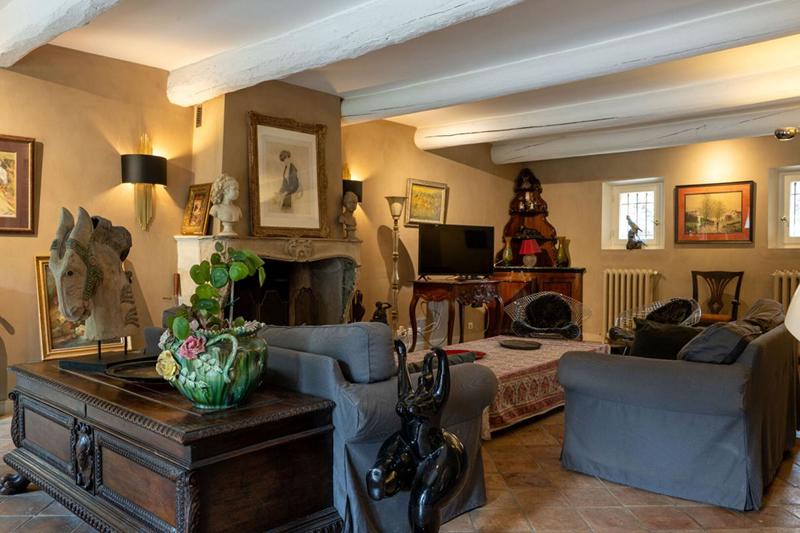 Maison - 345 m² - 8 pièces