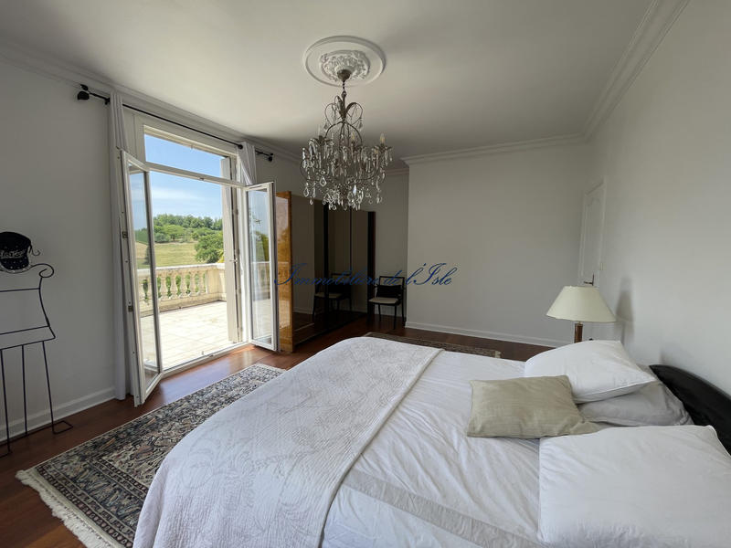 Maison - 285 m² - 8 pièces