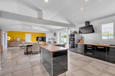 Maison - 215 m² - 5 pièces