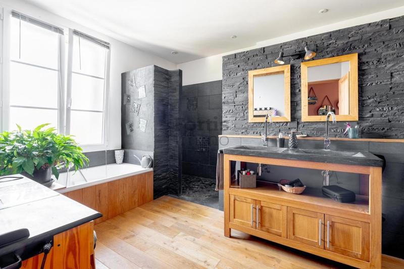 Corps de ferme - 353 m² - 11 pièces