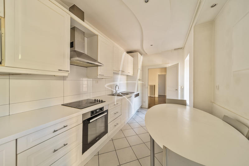 Appartement - 185 m² - 6 pièces