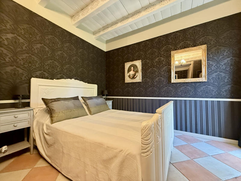 Maison - 270 m² - 6 pièces