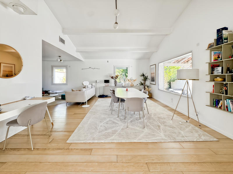 Villa - 256 m² - 9 pièces