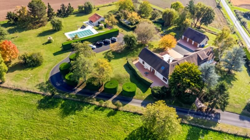 Propriété - 300 m² - 9 pièces