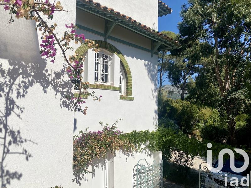 Maison - 240 m² - 8 pièces