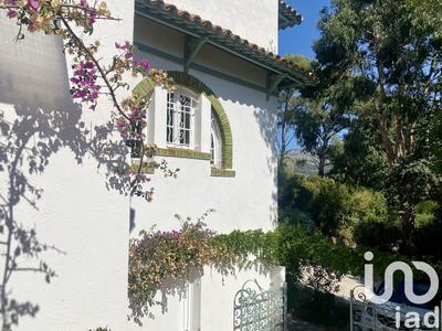 Maison - 240 m² - 8 pièces