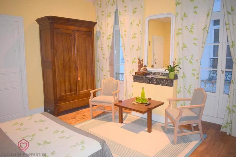 Propriété - 302 m² - 10 pièces