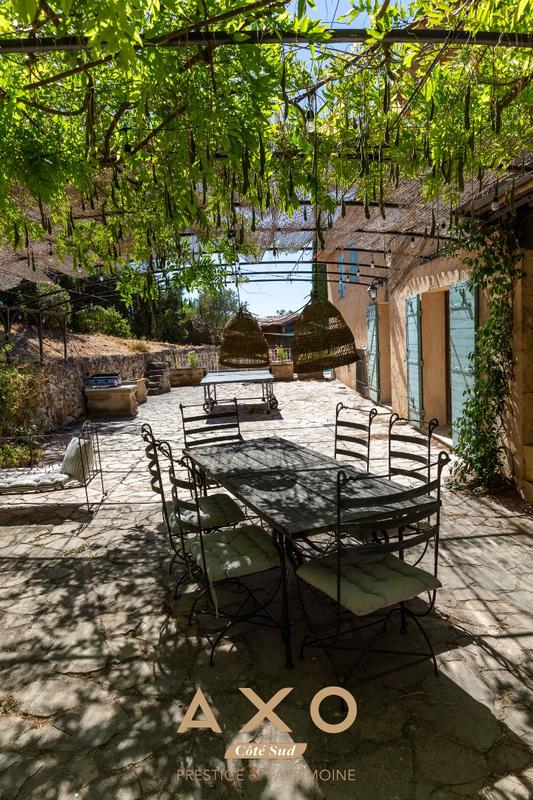 Maison - 200 m² - 7 pièces