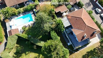 Maison - 230 m² - 7 pièces