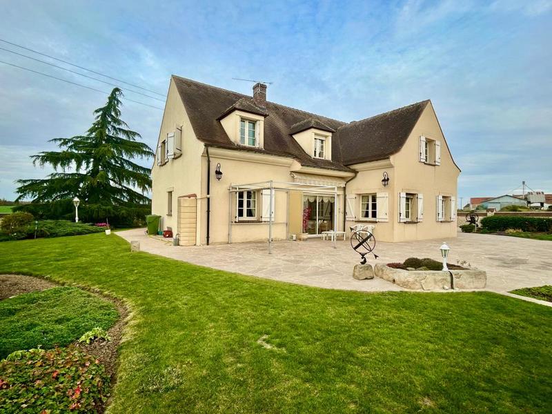 Maison - 292 m² - 5 pièces