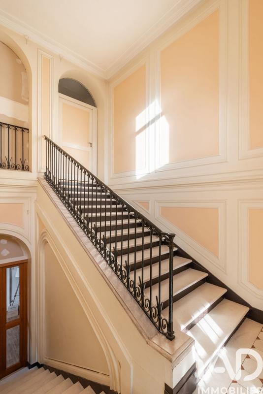 Maison - 980 m² - 35 pièces