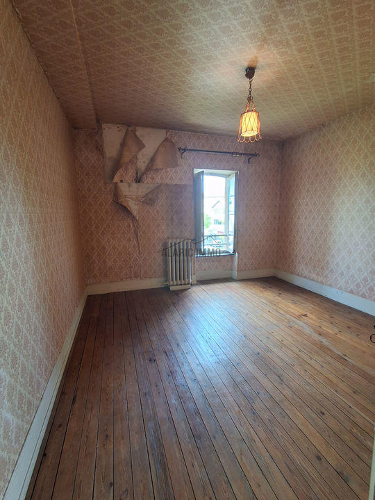 Maison - 950 m² - 42 pièces