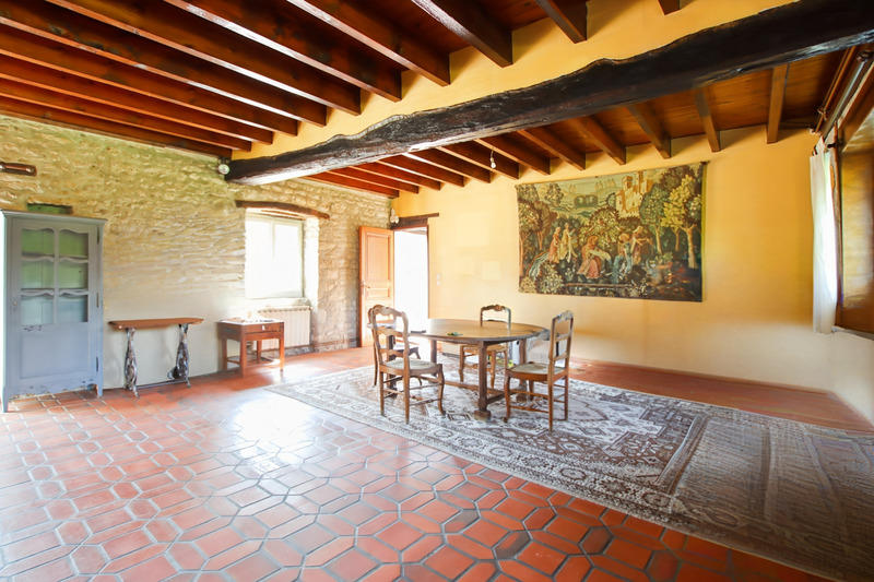 Maison - 322 m² - 11 pièces