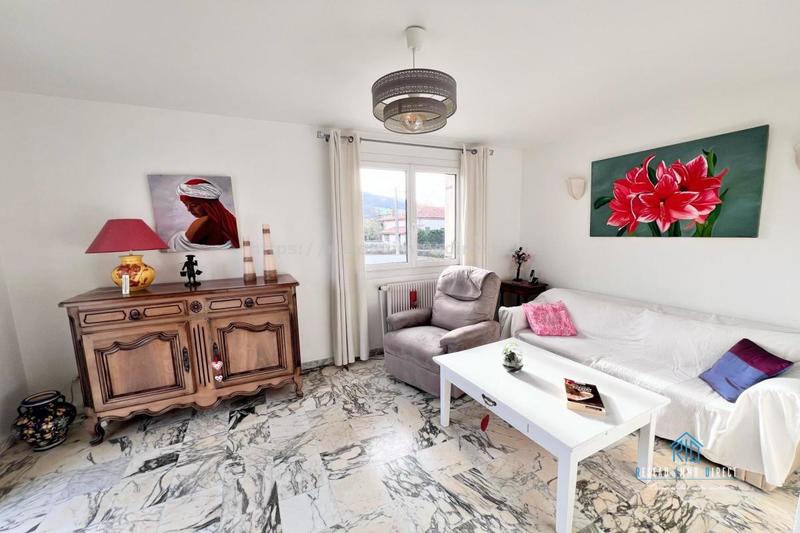 Maison traditionnelle - 222 m² - 7 pièces