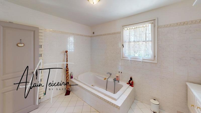 Maison - 160 m² - 8 pièces