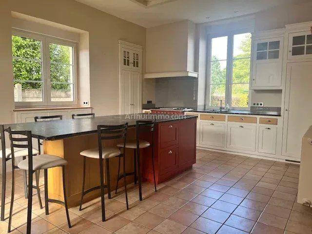 Maison - 280 m² - 10 pièces