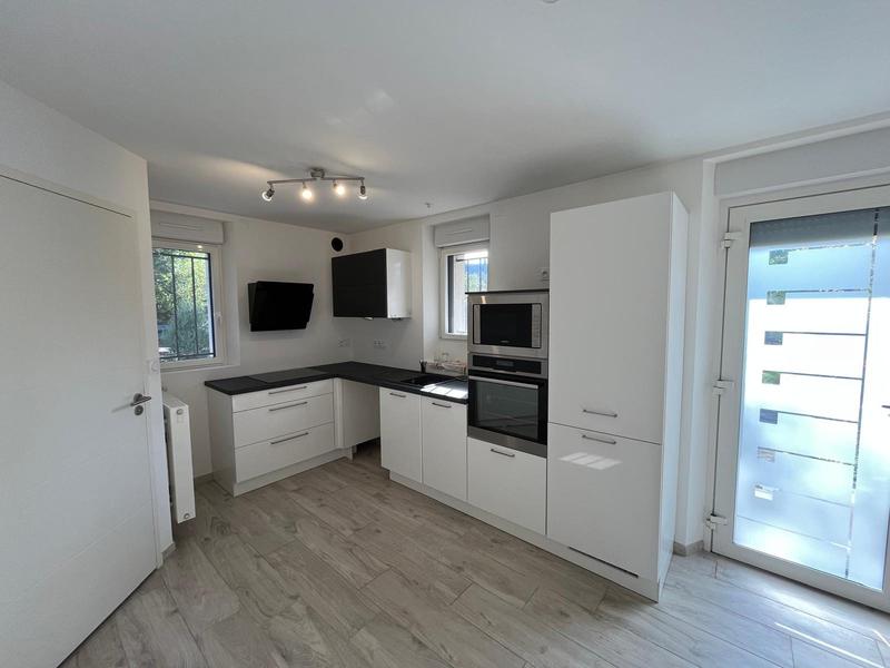 Maison - 230 m² - 10 pièces