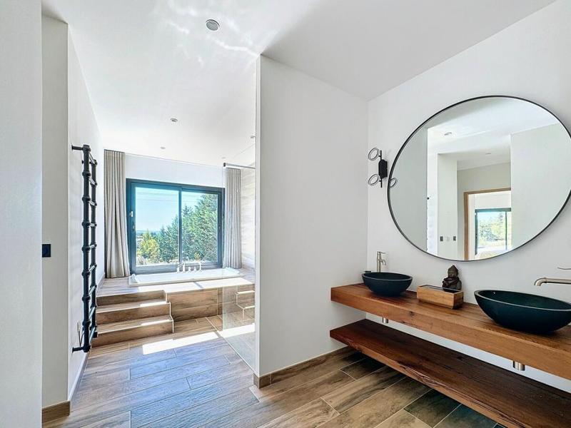 Maison - 300 m² - 8 pièces