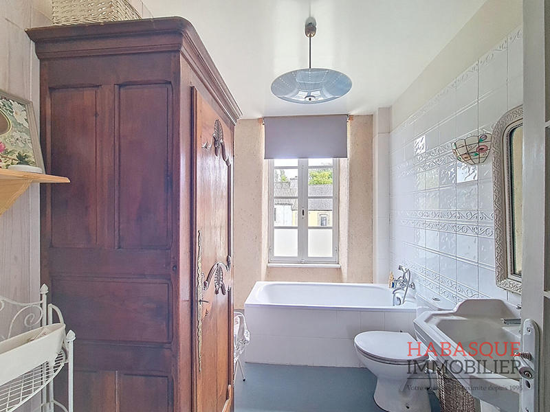 Maison - 152 m² - 9 pièces