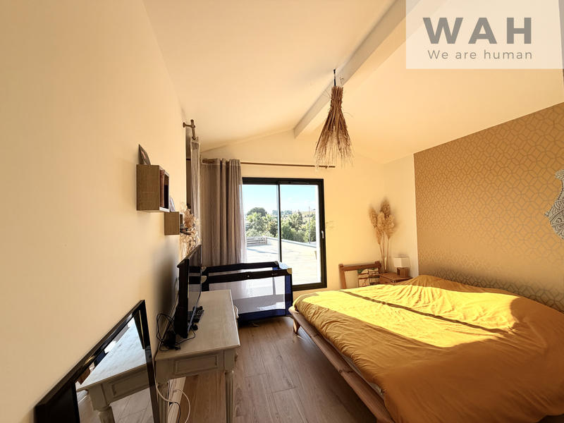 Maison - 218 m² - 5 pièces