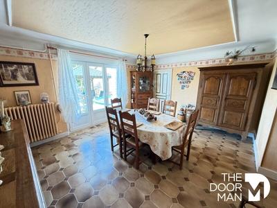 Maison - 185 m² - 7 pièces