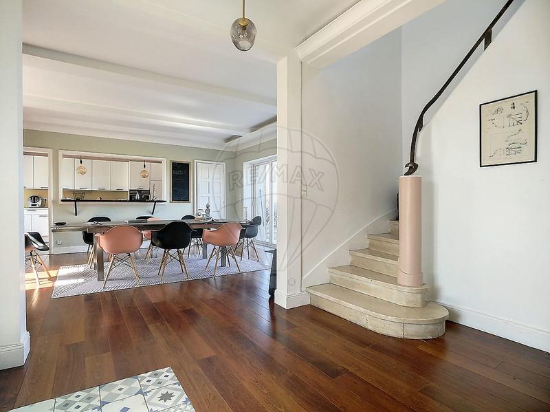 Maison - 232 m² - 6 pièces