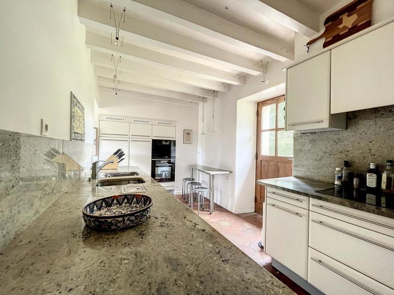 Propriété - 200 m² - 7 pièces