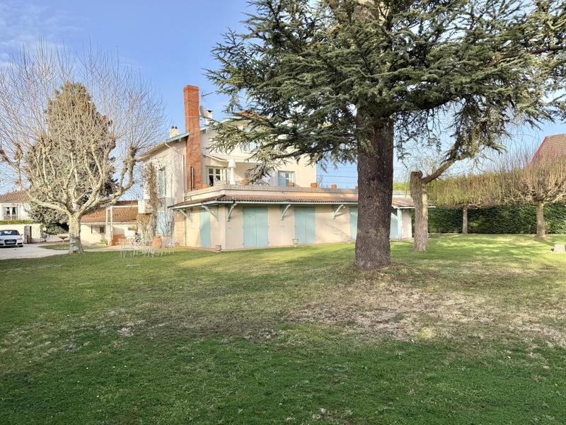 Maison - 320 m² - 9 pièces